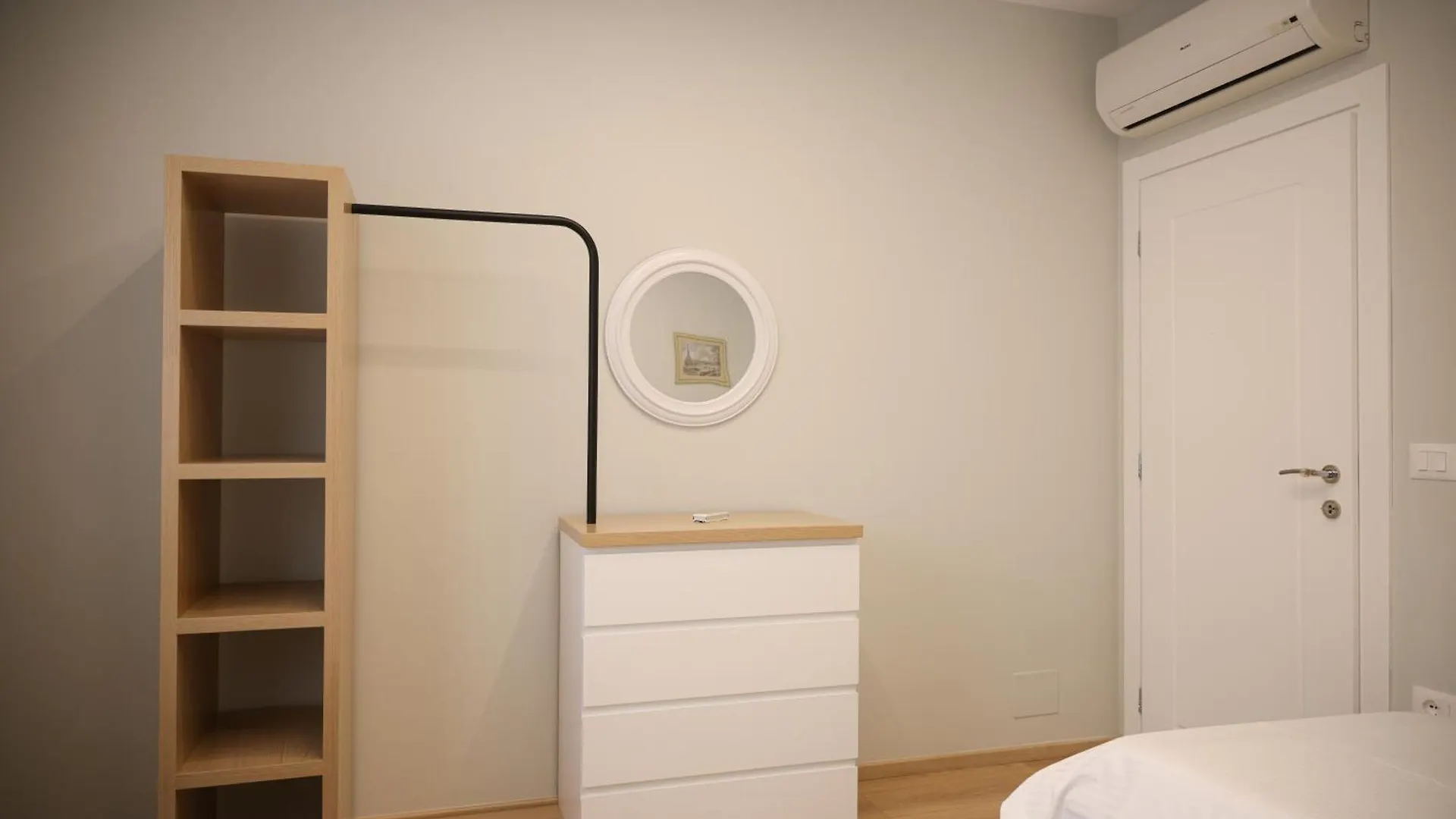 Elegant Apartment Near Wilson Square Tirana