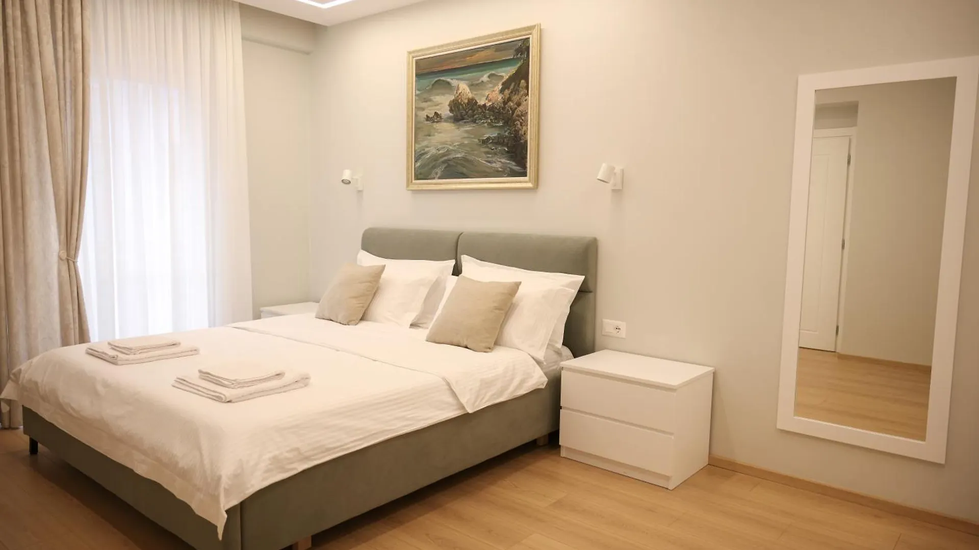 Elegant Apartment Near Wilson Square Tirana